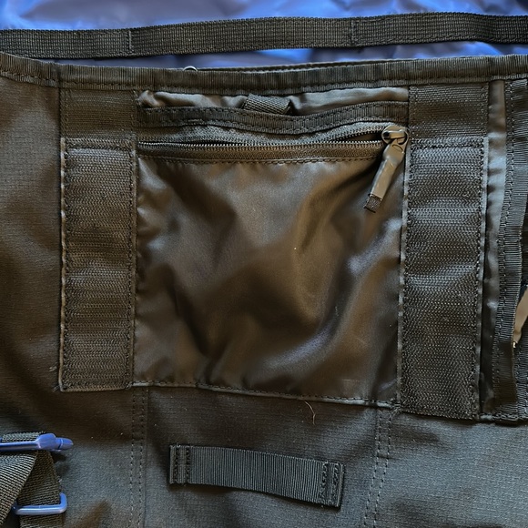 timbuk2 lightweight flight messenger bag Classic M Granite/Flame - versatile everyday bag Flight Collection Timbuk2